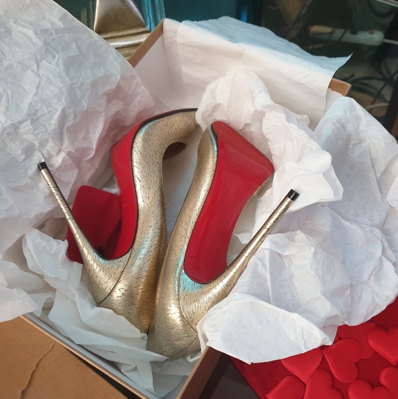 Christian Louboutin - Picture 8 of 8